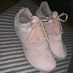 New balance tennis shoes